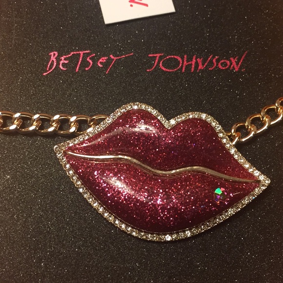 💋BETSEY JOHNSON - LIPS NECKLACE (NWT) - Picture 2 of 11